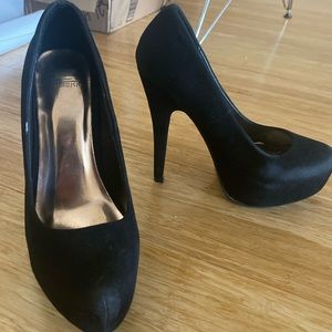Black Pump Heels - Women’s Size 7, 5in Heel